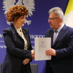 10.10.2025. Kielce. Podpisanie umów w ramach rządowego programu ograniczania przestępczości i aspołecznych zachowań „Razem bezpieczniej” / Fot. Wiktor Taszłow - Radio Kielce