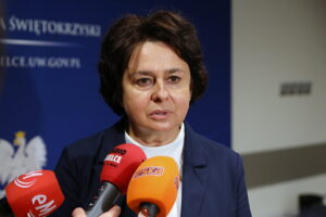 10.10.2025. Kielce. Podpisanie umów w ramach rządowego programu ograniczania przestępczości i aspołecznych zachowań „Razem bezpieczniej” / Fot. Wiktor Taszłow - Radio Kielce
