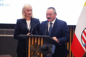 13.10.2025. Kielce. Podpisanie umów na dofinansowanie OSP / Fot. Wiktor Taszłow - Radio Kielce