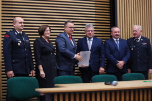 13.10.2025. Kielce. Podpisanie umów na dofinansowanie OSP / Fot. Wiktor Taszłow - Radio Kielce