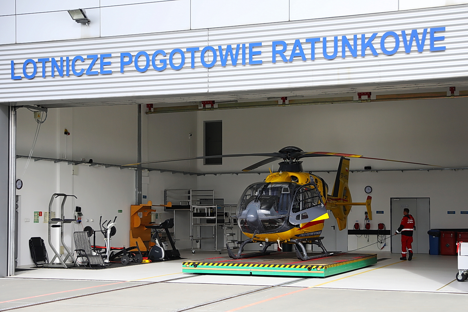 13.10.2025. Masłów. Baza Lotniczego Pogotowia Ratunkowego / Fot. Wiktor Taszłow – Radio Kielce 13.10.2025. Masłów. Baza Lotniczego Pogotowia Ratunkowego / Fot. Wiktor Taszłow – Radio Kielce