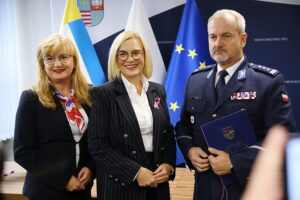 14.10.2025.Podpisanie umów na przekazanie pieniędzy na zakup dronów dla straży pożarnej i policji / Fot. Wiktor Taszłow - Radio Kielce