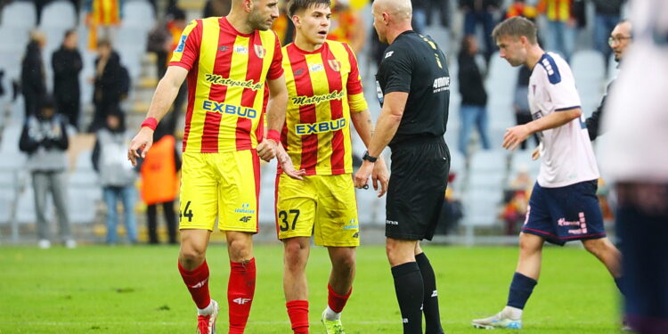 Korona punktów poszuka w Gliwicach. Łatwo z pewnością nie będzie - Radio Kielce 18.10.2025. Kielce. Mecz 12. kolejki PKO BP Ekstraklasy: Korona Kielce - Górnik Zabrze / Fot. Wiktor Taszłow - Radio Kielce