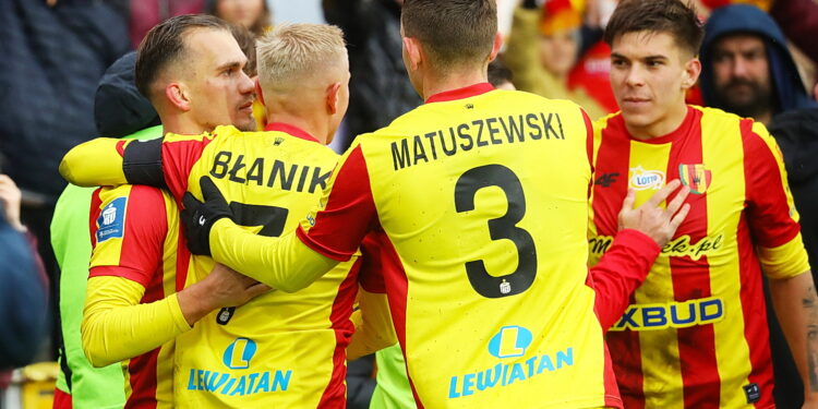 18.10.2025. Kielce. Mecz 12. kolejki PKO BP Ekstraklasy: Korona Kielce - Górnik Zabrze / Fot. Wiktor Taszłow - Radio Kielce