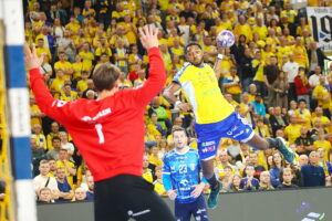 19.10.2025. Kielce. Mecz Industria Kielce - Orlen Wisła Płock / Fot. Wiktor Taszłow - Radio Kielce