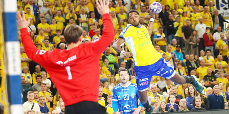 19.10.2025. Kielce. Mecz Industria Kielce - Orlen Wisła Płock / Fot. Wiktor Taszłow - Radio Kielce
