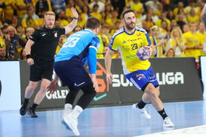 19.10.2025. Kielce. Mecz Industria Kielce - Orlen Wisła Płock / Fot. Wiktor Taszłow - Radio Kielce