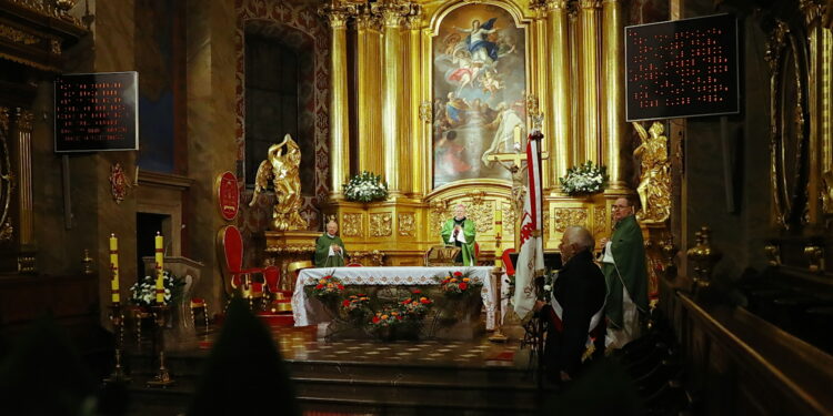 19.10.2025. Kielce. Bazylika Katedralna. Msza święta w intencji Ojczyzny, patrona Solidarności oraz świata pracy / Fot. Wiktor Taszłow - Radio Kielce