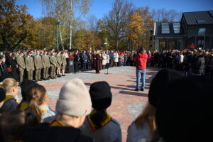 21.10.2025. Zagnańsk. Akcja "Tysiąc dębów na Tysiąclecie" / Fot. Wiktor Taszłow - Radio Kielce