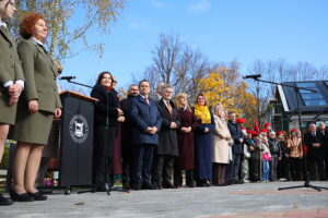 21.10.2025. Zagnańsk. Akcja "Tysiąc dębów na Tysiąclecie" / Fot. Wiktor Taszłow - Radio Kielce