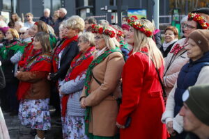 21.10.2025. Zagnańsk. Akcja "Tysiąc dębów na Tysiąclecie" / Fot. Wiktor Taszłow - Radio Kielce
