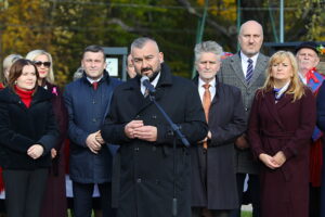 21.10.2025. Zagnańsk. Akcja "Tysiąc dębów na Tysiąclecie" / Fot. Wiktor Taszłow - Radio Kielce