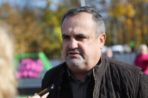21.10.2025. Zagnańsk. Akcja "Tysiąc dębów na Tysiąclecie" / Fot. Wiktor Taszłow - Radio Kielce