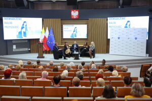 23.10.2025. Świętokrzyski Urząd Wojewódzki w Kielcach. „Międzypokoleniowe spotkanie w realu” / Fot. Wiktor Taszłow - Radio Kielce