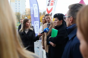 22.10.2025. Kielce. Ul. Romualda. Program „Interwencja” TVP3 Kielce i Radia Kielce / Fot. Wiktor Taszłow - Radio Kielce