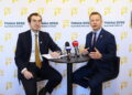 23.10.2025. Kielce. Śniadanie prasowe. Na zdjęciu (od lewej): Jan Szyszko - wiceminister Funduszy i Polityki Regionalnej, poseł Polski 2050 Rafał Kasprzyk / Fot. Wiktor Taszłow - Radio Kielce