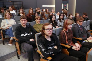 23.10.2025. Świętokrzyski Urząd Wojewódzki w Kielcach. „Międzypokoleniowe spotkanie w realu” / Fot. Wiktor Taszłow - Radio Kielce