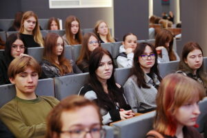 23.10.2025. Świętokrzyski Urząd Wojewódzki w Kielcach. „Międzypokoleniowe spotkanie w realu” / Fot. Wiktor Taszłow - Radio Kielce