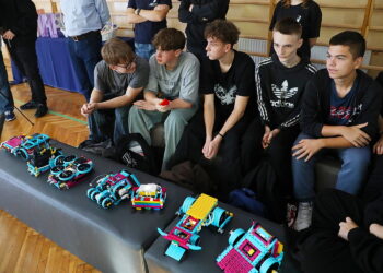 23.10.2025. Kielce. Zespół Szkół Informatycznych. Zawody sumo robotów / Fot. Wiktor Taszłow - Radio Kielce