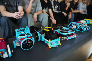 23.10.2025. Kielce. Zespół Szkół Informatycznych. Zawody sumo robotów / Fot. Wiktor Taszłow - Radio Kielce