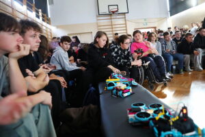 23.10.2025. Kielce. Zespół Szkół Informatycznych. Zawody sumo robotów / Fot. Wiktor Taszłow - Radio Kielce