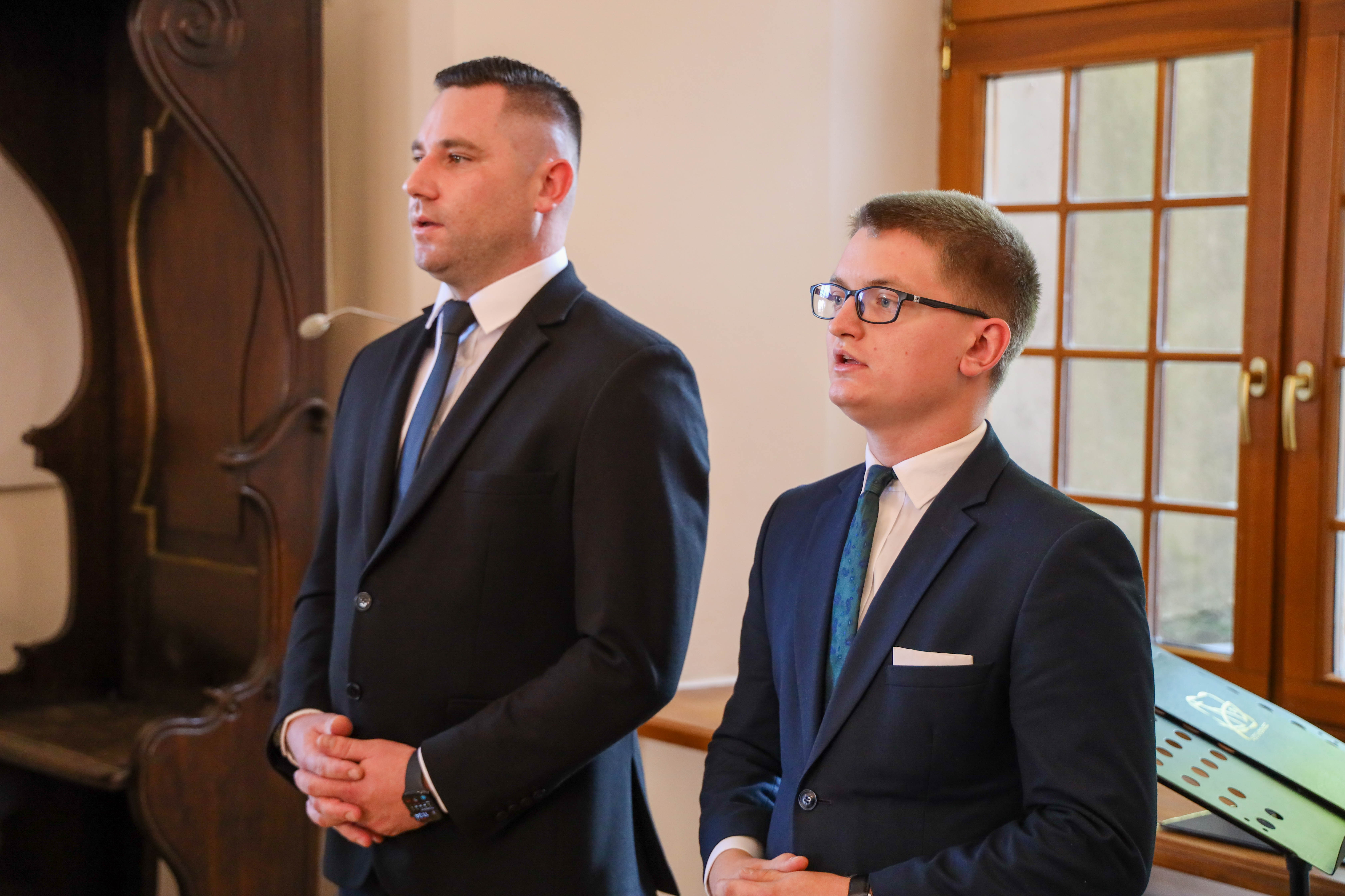 Dwaj studenci na pierwszym roku