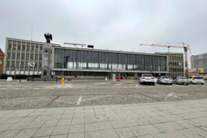 Historia kieleckich ulic. Plac Niepodległości - Radio Kielce Kielce. 20.04.2022. Dworzec kolejowy / Fot. Michał Kita - Radio Kielce