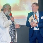 17.10.2025. Kielce. Wojewódzka Biblioteka Publiczna w Kielcach. 20 Dni Lwowa. Na zdjęciu (od lewej): Marian Orliński - z Towarzystwa Miłośników Lwowa i Kresów Południowo-Wschodnich oraz prof. Stanisław S. Nicieja / Fot. Dorota Klusek - Radio Kielce