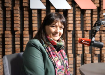 03.10.2025. Radio Kielce. Rozmowa Dnia. Na zdjęciu: Maria Kowalczyk - dyrektor Zespołu Państwowych Szkół Plastycznych im. Józefa Szermentowskiego w Kielcach / Fot. Sebastian Kalwat - Radio Kielce.