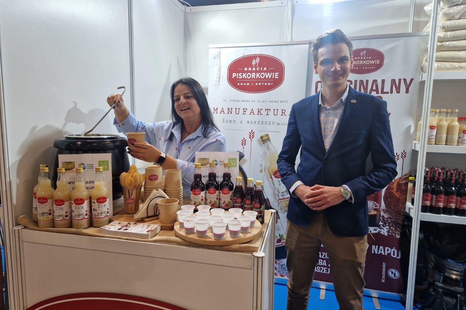Jest moda na naturalne żury, barszcze i zakwasy - Radio Kielce Stoisko Manufaktura Żuru i Barszczu na targach w Kielcach / Fot. Marzena Smoręda - Radio Kielce