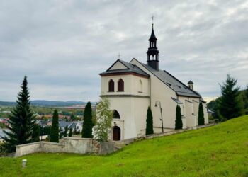 Chęciny. Kościół parafialny pw. św. Bartłomieja / Fot. Urząd Miasta i Gminy Chęciny