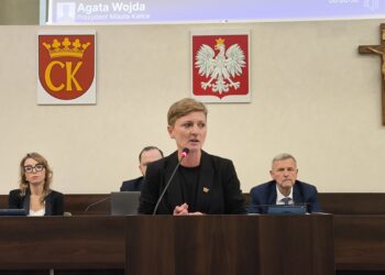16.10.2025. Kielce. Sesja Rady Miasta Kielce. Na zdjęciu (przemawia) Agata Wojda - prezydent Kielc / Fot. Dariusz Kuc - Radio Kielce