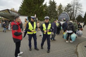 30.10.2025. Akcja rozdawania odblasków / Fot. Aleksandra Kwaśniewska - Radio Kielce