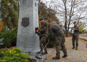 Żołnierze "najmłodszej" dywizji pamiętają o bohaterach - Radio Kielce Żołnierze "najmłodszej" dywizji pamiętają o bohaterach