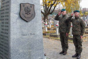 Żołnierze "najmłodszej" dywizji pamiętają o bohaterach - Radio Kielce Żołnierze "najmłodszej" dywizji pamiętają o bohaterach - Radio Kielce