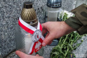 Żołnierze "najmłodszej" dywizji pamiętają o bohaterach - Radio Kielce Żołnierze "najmłodszej" dywizji pamiętają o bohaterach - Radio Kielce