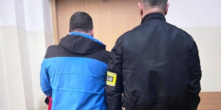Oszust w rękach policji. Pieniądze straciła przez niego seniorka z Kielc