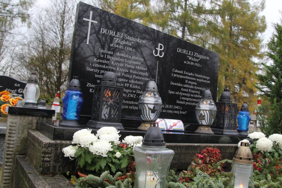 Atak na posterunek. Napastnicy użyli rodzin jako żywych tarcz - Radio Kielce Atak na posterunek. Napastnicy użyli rodzin jako żywych tarcz - Radio Kielce