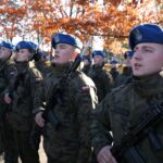 25.10.2025. Kielce. Centrum Przygotowań do Misji Zagranicznych w Kielcach. Żołnierze ósmej zmiany turnusu szkoleniowego zasadniczej służby wojskowej złożyli przysięgę / Fot. CPdMZ - Facebook