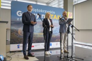 16.10.2025. Kielce. Konferencja prasowa inaugurująca kampanię informacyjno-promocyjną Funduszy Europejskich w Świętokrzyskiem pod hasłem: „Świętokrzyskie – gramy na TAK z Funduszami Europejskimi” / Fot. Piotr Kwaśniewski - Radio Kielce