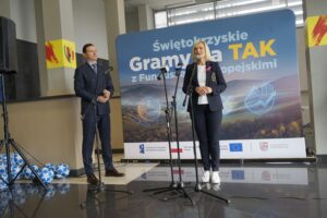 16.10.2025. Kielce. Konferencja prasowa inaugurująca kampanię informacyjno-promocyjną Funduszy Europejskich w Świętokrzyskiem pod hasłem: „Świętokrzyskie – gramy na TAK z Funduszami Europejskimi” / Fot. Piotr Kwaśniewski - Radio Kielce