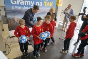 16.10.2025. Kielce. Konferencja prasowa inaugurująca kampanię informacyjno-promocyjną Funduszy Europejskich w Świętokrzyskiem pod hasłem: „Świętokrzyskie – gramy na TAK z Funduszami Europejskimi” / Fot. Piotr Kwaśniewski - Radio Kielce
