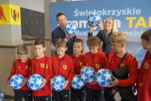 16.10.2025. Kielce. Konferencja prasowa inaugurująca kampanię informacyjno-promocyjną Funduszy Europejskich w Świętokrzyskiem pod hasłem: „Świętokrzyskie – gramy na TAK z Funduszami Europejskimi” / Fot. Piotr Kwaśniewski - Radio Kielce