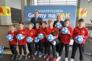16.10.2025. Kielce. Konferencja prasowa inaugurująca kampanię informacyjno-promocyjną Funduszy Europejskich w Świętokrzyskiem pod hasłem: „Świętokrzyskie – gramy na TAK z Funduszami Europejskimi” / Fot. Piotr Kwaśniewski - Radio Kielce
