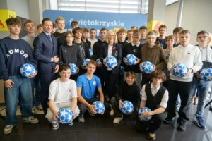 16.10.2025. Kielce. Konferencja prasowa inaugurująca kampanię informacyjno-promocyjną Funduszy Europejskich w Świętokrzyskiem pod hasłem: „Świętokrzyskie – gramy na TAK z Funduszami Europejskimi” / Fot. Piotr Kwaśniewski - Radio Kielce