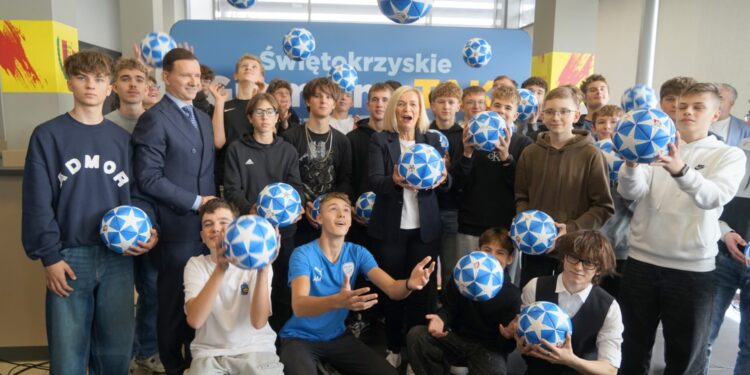 Nowa kampania Funduszy Europejskich w Świętokrzyskiem. Ambasadorem został Radosław Majdan