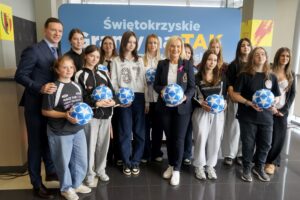 16.10.2025. Kielce. Konferencja prasowa inaugurująca kampanię informacyjno-promocyjną Funduszy Europejskich w Świętokrzyskiem pod hasłem: „Świętokrzyskie – gramy na TAK z Funduszami Europejskimi” / Fot. Piotr Kwaśniewski - Radio Kielce