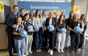 16.10.2025. Kielce. Konferencja prasowa inaugurująca kampanię informacyjno-promocyjną Funduszy Europejskich w Świętokrzyskiem pod hasłem: „Świętokrzyskie – gramy na TAK z Funduszami Europejskimi” / Fot. Piotr Kwaśniewski - Radio Kielce