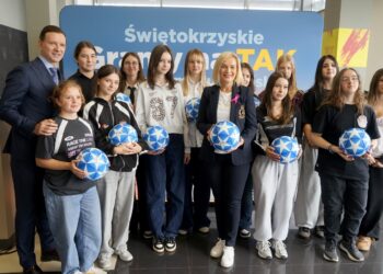 16.10.2025. Kielce. Konferencja prasowa inaugurująca kampanię informacyjno-promocyjną Funduszy Europejskich w Świętokrzyskiem pod hasłem: „Świętokrzyskie – gramy na TAK z Funduszami Europejskimi” / Fot. Piotr Kwaśniewski - Radio Kielce