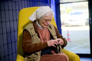 Siostra Małgorzata Chmielewska „ceruje świat” - Radio Kielce Audycja „Dzień Dobry, to Ja! Rozmowy inne niż wszystkie w Radiu Kielce”. Małgorzata Chmielewska / Fot. Piotr Kwaśniewski - Radio Kielce